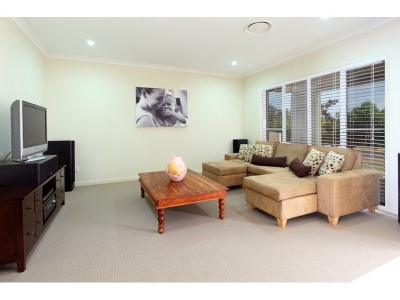 5 Hoskins Drive, Wellington Point QLD 4160