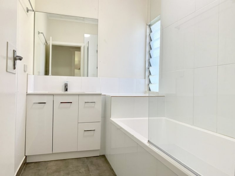 33 Whites Road, Manly West QLD 4179