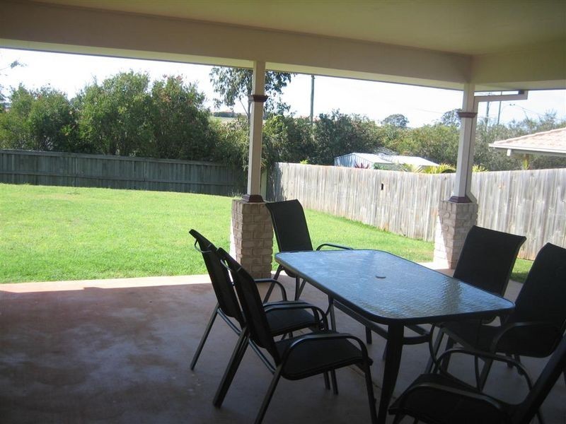 8 Daydream Street, Redland Bay QLD 4165
