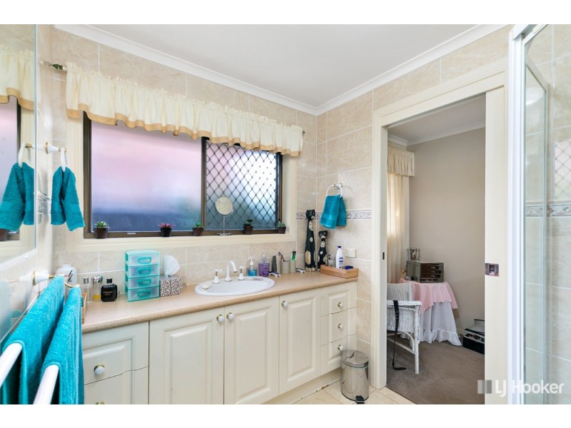 2 Vicki Place, Victoria Point QLD 4165
