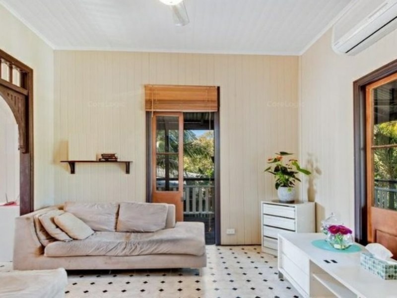 25 Charles Street, Birkdale QLD 4159