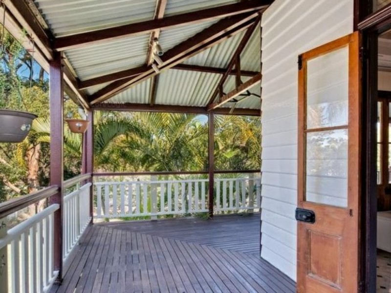 25 Charles Street, Birkdale QLD 4159