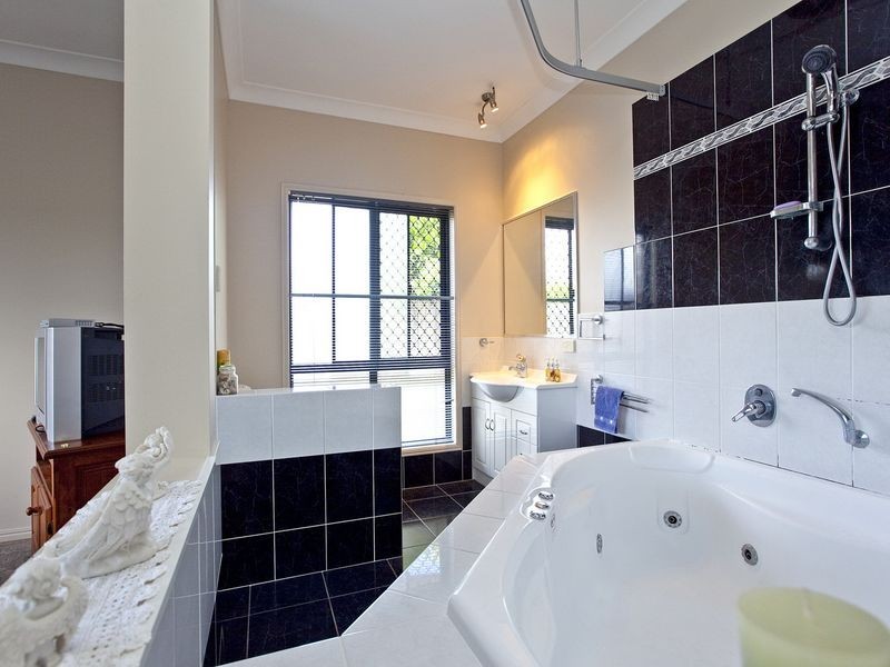 18 Manning Esplanade, Thornlands QLD 4164