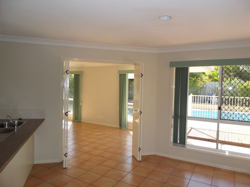 2 Sirocco Court, Ormiston QLD 4160