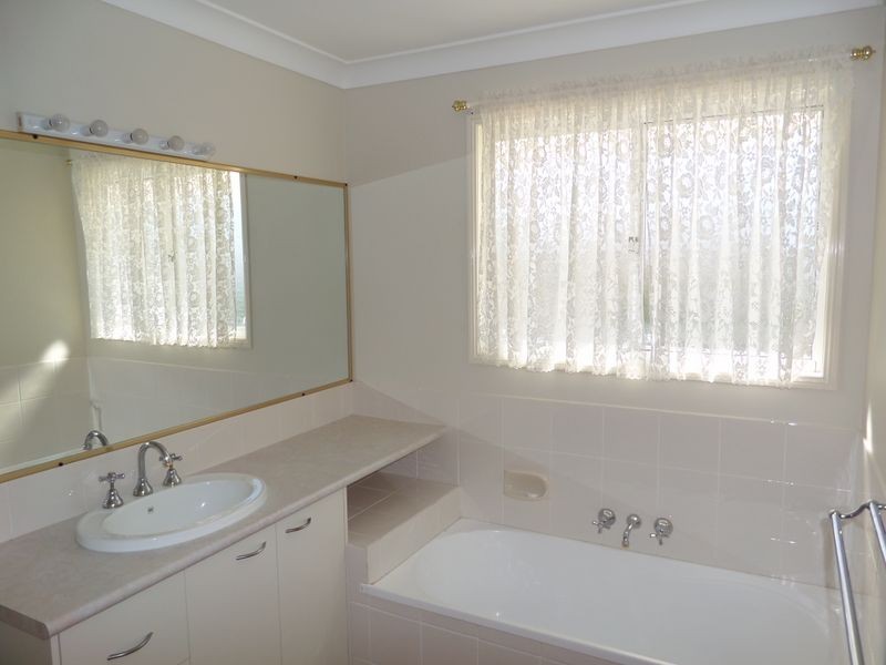 2 Sirocco Court, Ormiston QLD 4160