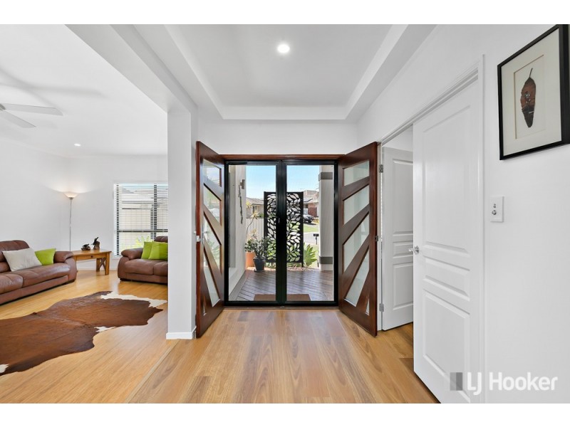 8 Pitman Place, Redland Bay QLD 4165