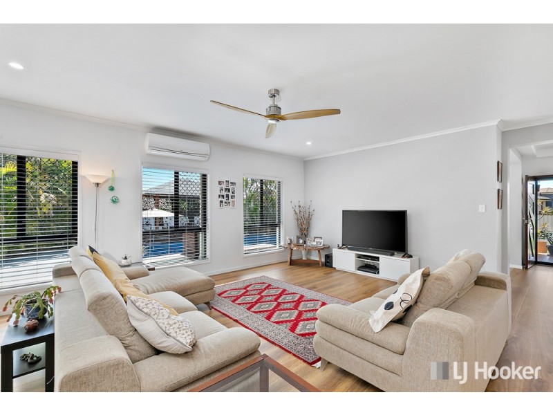 8 Pitman Place, Redland Bay QLD 4165