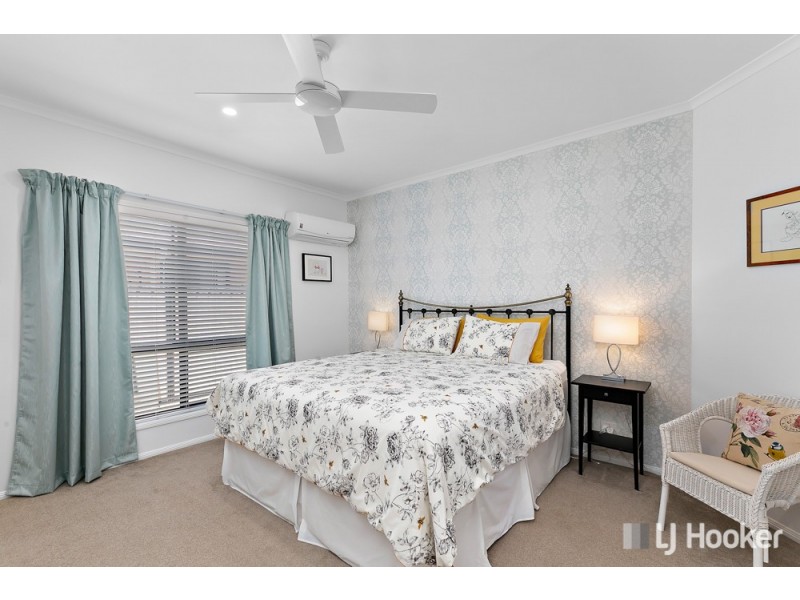 8 Pitman Place, Redland Bay QLD 4165