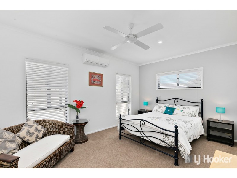 8 Pitman Place, Redland Bay QLD 4165