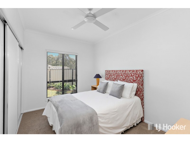 8 Pitman Place, Redland Bay QLD 4165