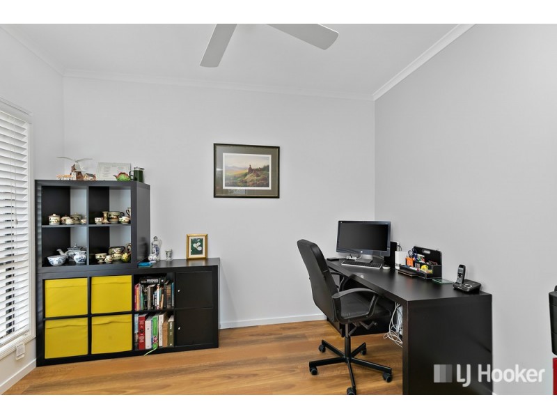 8 Pitman Place, Redland Bay QLD 4165