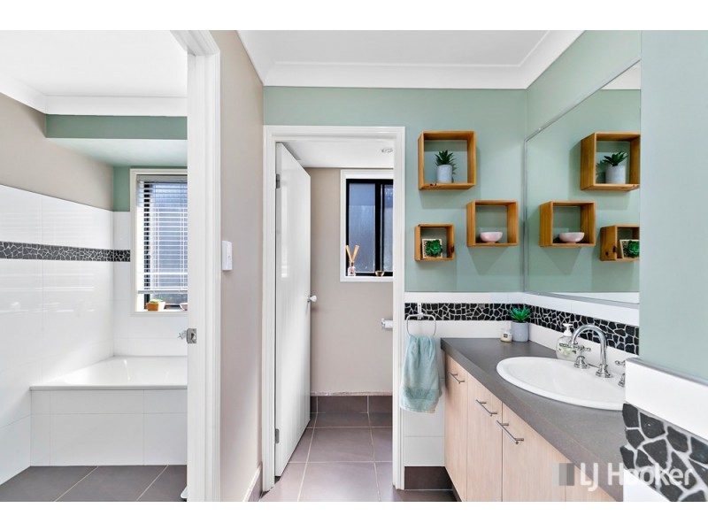 4 Foote Street, Redland Bay QLD 4165