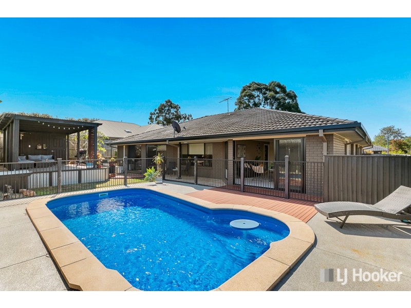 4 Foote Street, Redland Bay QLD 4165