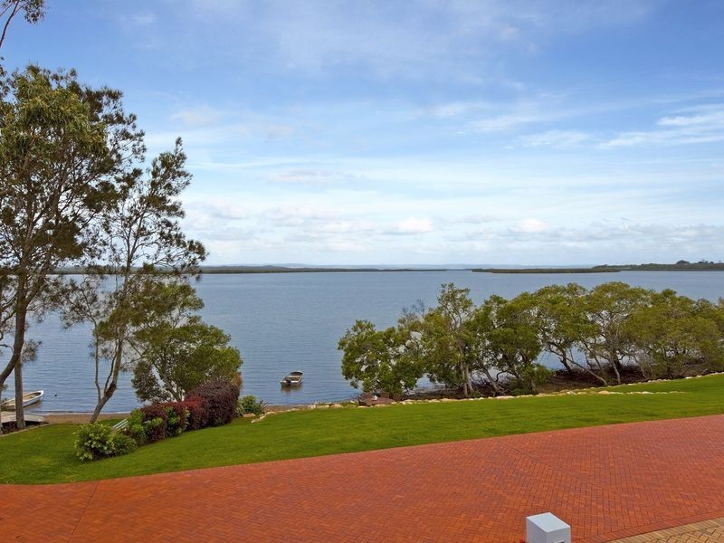 15 Waterfront Easement, Redland Bay QLD 4165