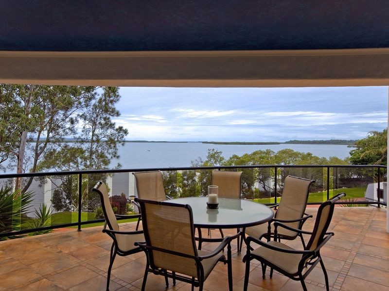 15 Waterfront Easement, Redland Bay QLD 4165