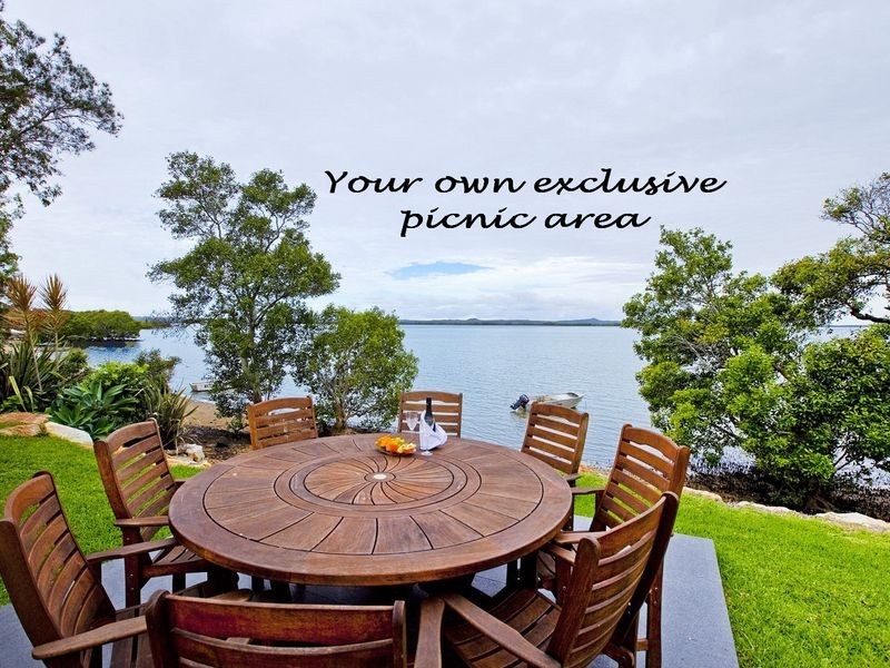 15 Waterfront Easement, Redland Bay QLD 4165