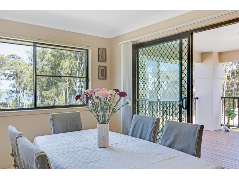 28 Seabrae Drive, Redland Bay QLD 4165