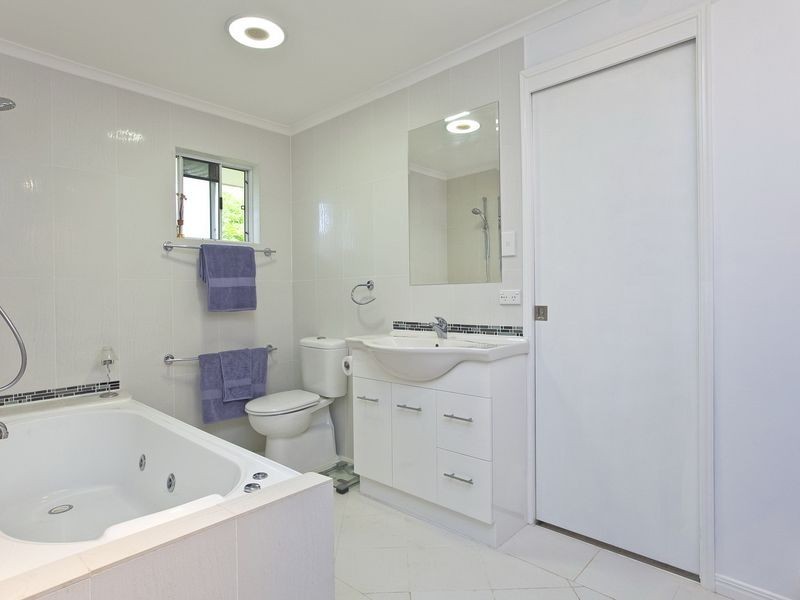 18 Riverton Drive, Wellington Point QLD 4160