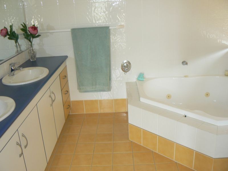 7 Truro Court, Redland Bay QLD 4165