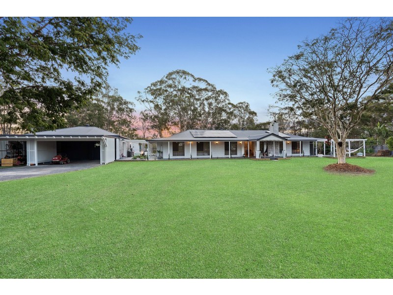 2 Whitehall Avenue, Birkdale QLD 4159