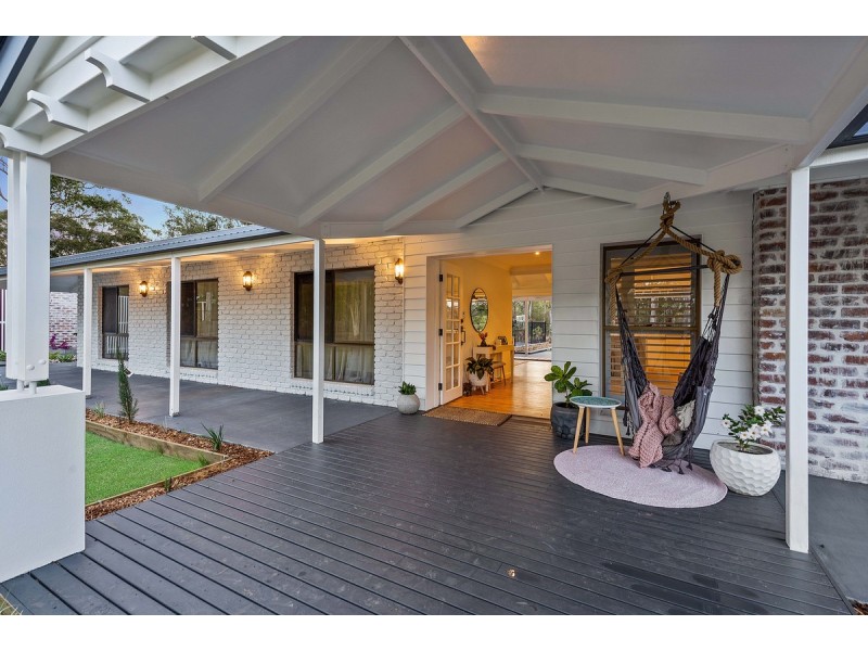 2 Whitehall Avenue, Birkdale QLD 4159