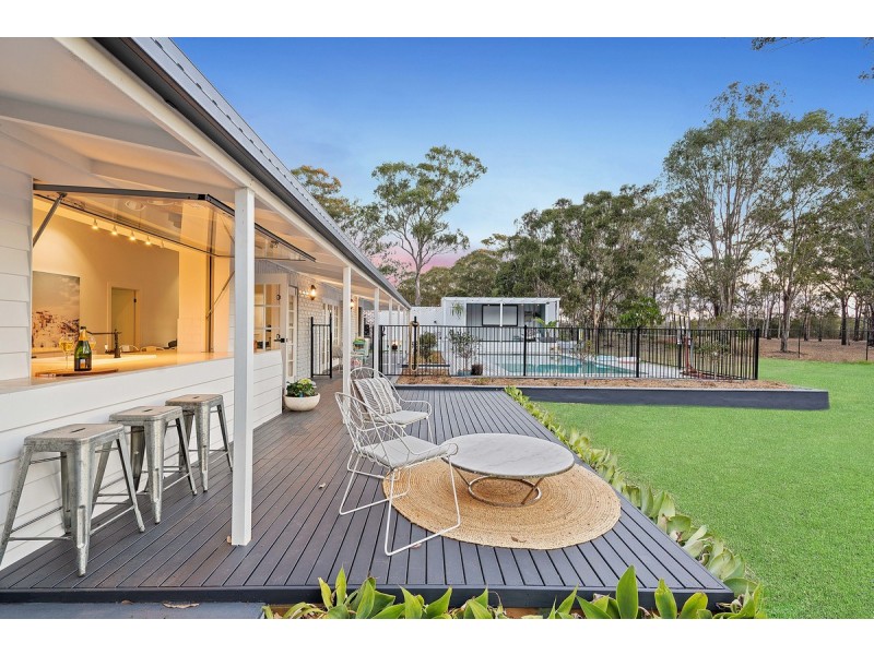 2 Whitehall Avenue, Birkdale QLD 4159