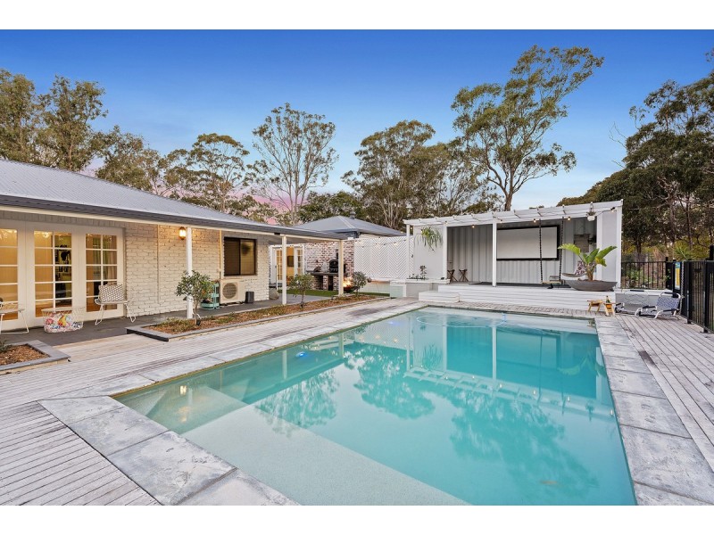 2 Whitehall Avenue, Birkdale QLD 4159