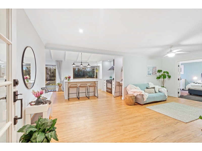 2 Whitehall Avenue, Birkdale QLD 4159