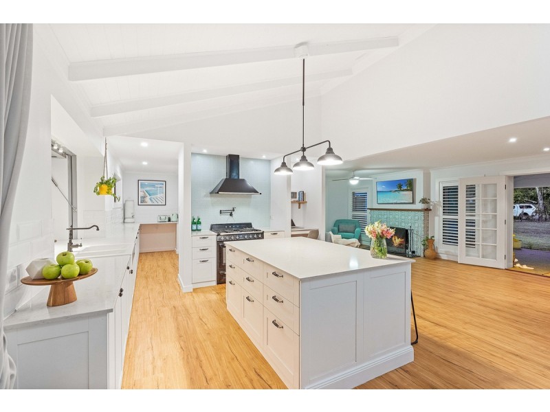 2 Whitehall Avenue, Birkdale QLD 4159