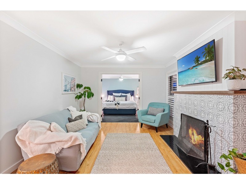 2 Whitehall Avenue, Birkdale QLD 4159