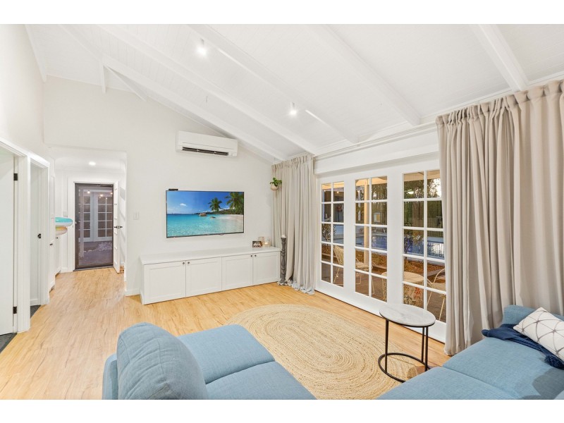 2 Whitehall Avenue, Birkdale QLD 4159