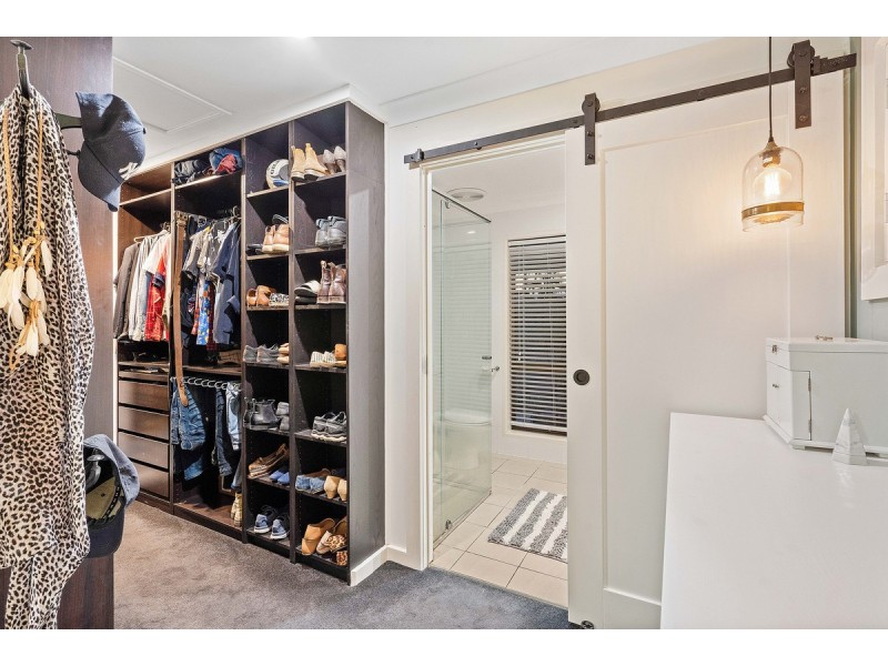 2 Whitehall Avenue, Birkdale QLD 4159