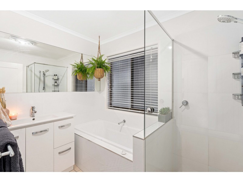 2 Whitehall Avenue, Birkdale QLD 4159