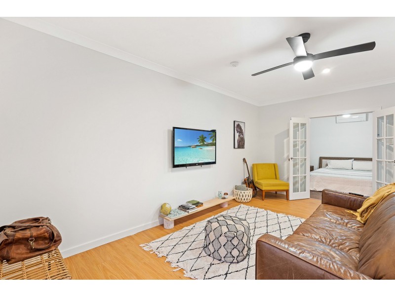 2 Whitehall Avenue, Birkdale QLD 4159