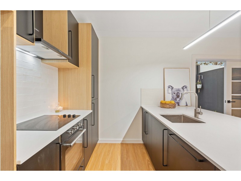 2 Whitehall Avenue, Birkdale QLD 4159