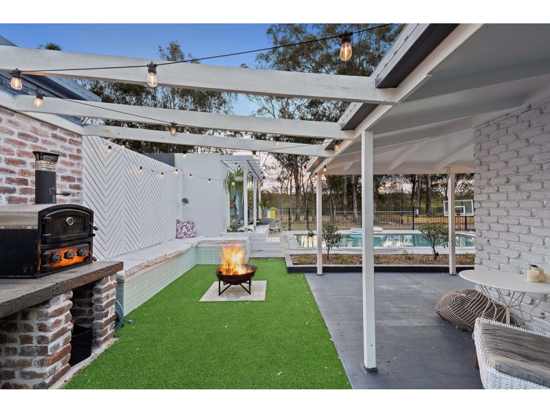 2 Whitehall Avenue, Birkdale QLD 4159