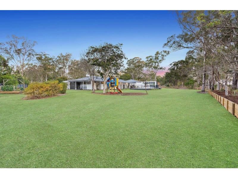 2 Whitehall Avenue, Birkdale QLD 4159