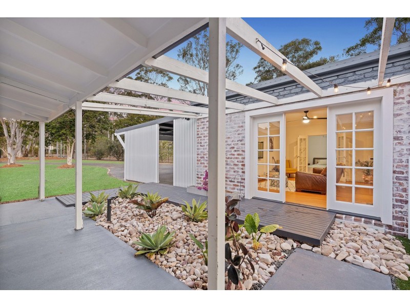 2 Whitehall Avenue, Birkdale QLD 4159