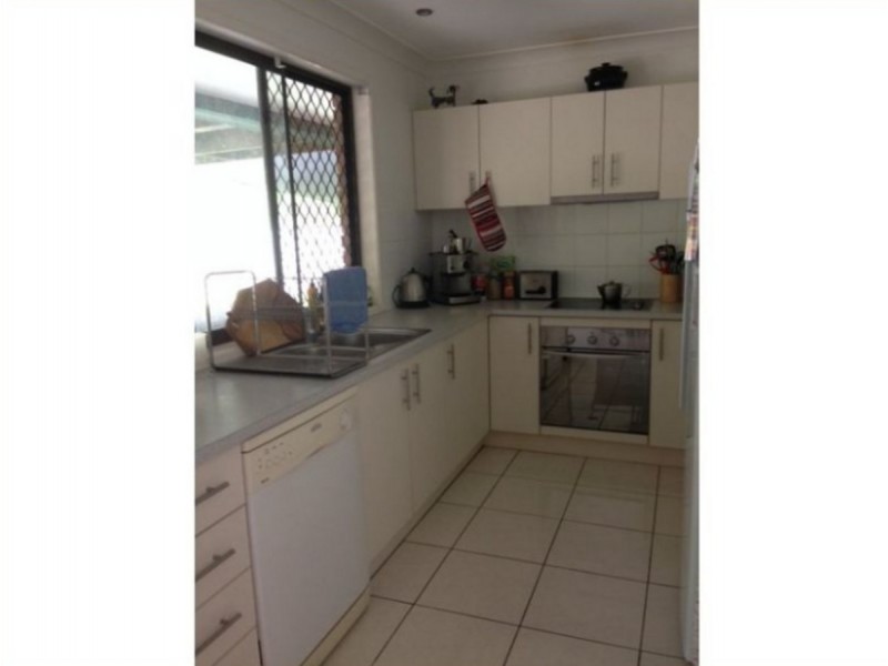 31 Macfarlan Street, Birkdale QLD 4159