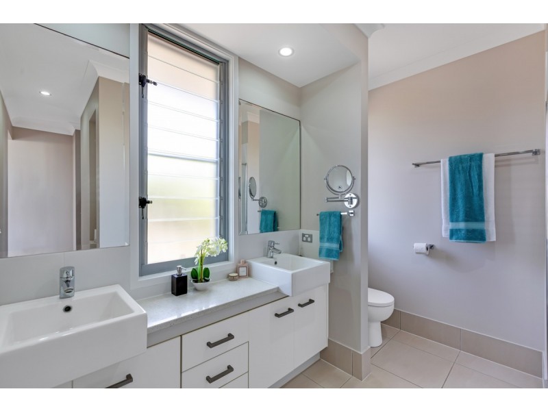 8 Lookout Court, Victoria Point QLD 4165