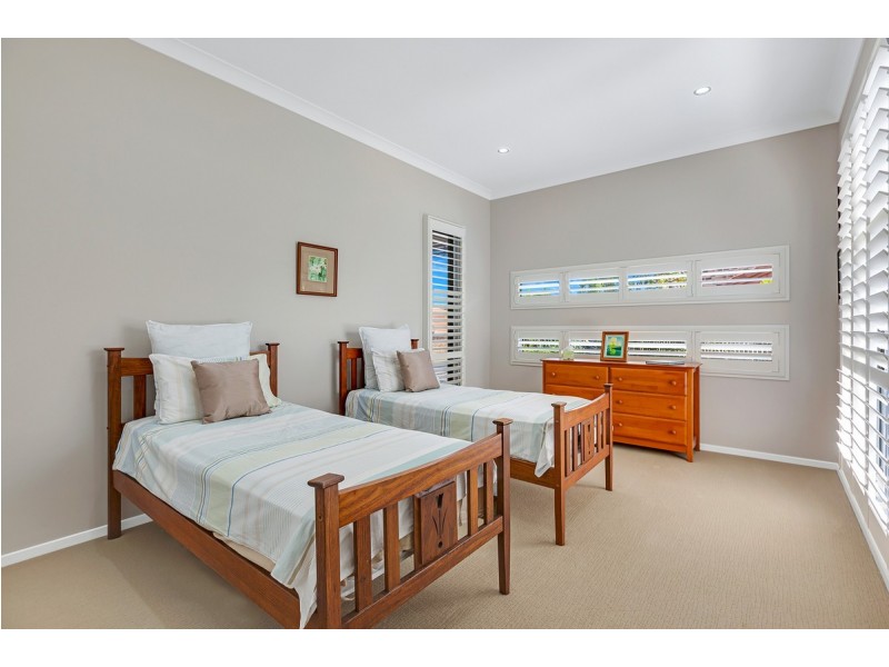 8 Lookout Court, Victoria Point QLD 4165