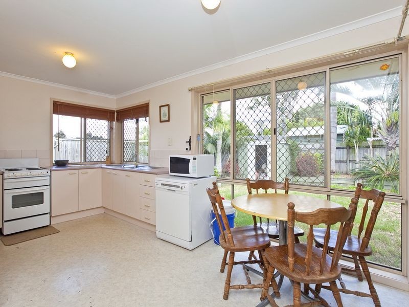 5 Macadamia Street, Wynnum West QLD 4178