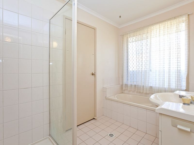 5 Macadamia Street, Wynnum West QLD 4178