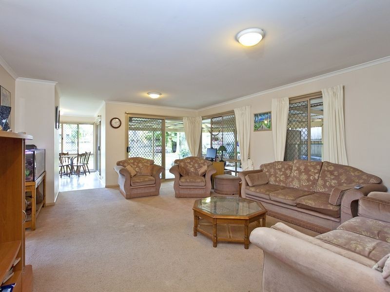 5 Macadamia Street, Wynnum West QLD 4178