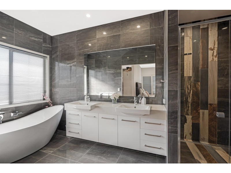 29 Bedarra Street, Redland Bay QLD 4165