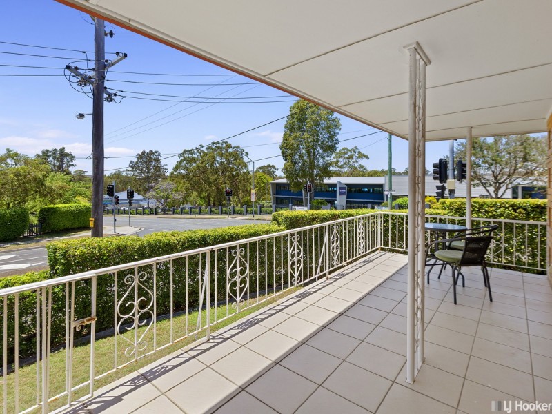 2 Cresthaven Drive, Mansfield QLD 4122