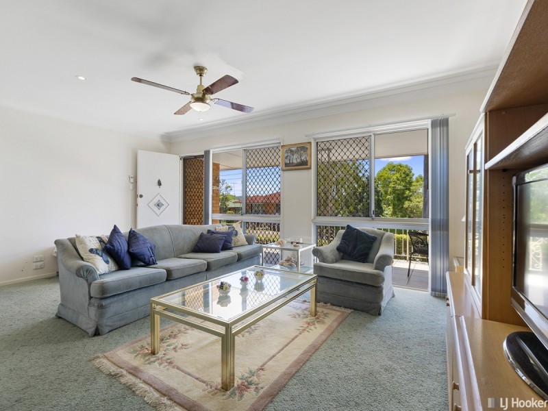 2 Cresthaven Drive, Mansfield QLD 4122