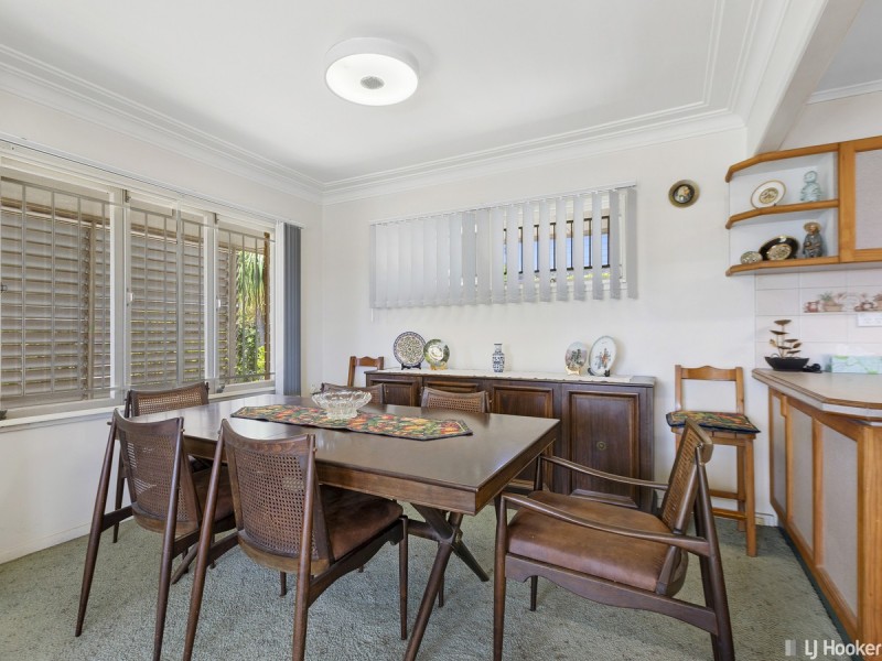 2 Cresthaven Drive, Mansfield QLD 4122