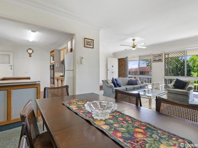 2 Cresthaven Drive, Mansfield QLD 4122