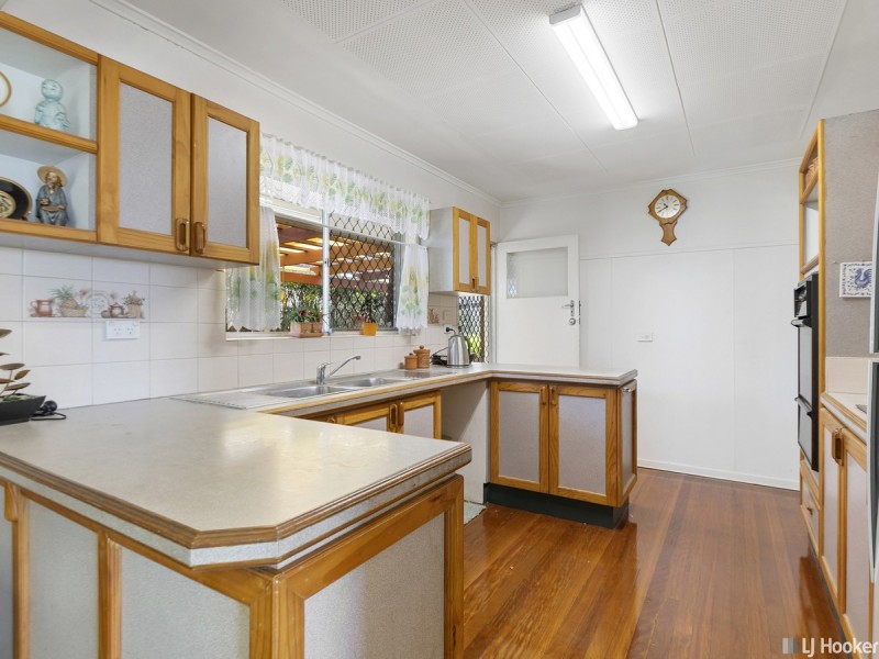 2 Cresthaven Drive, Mansfield QLD 4122